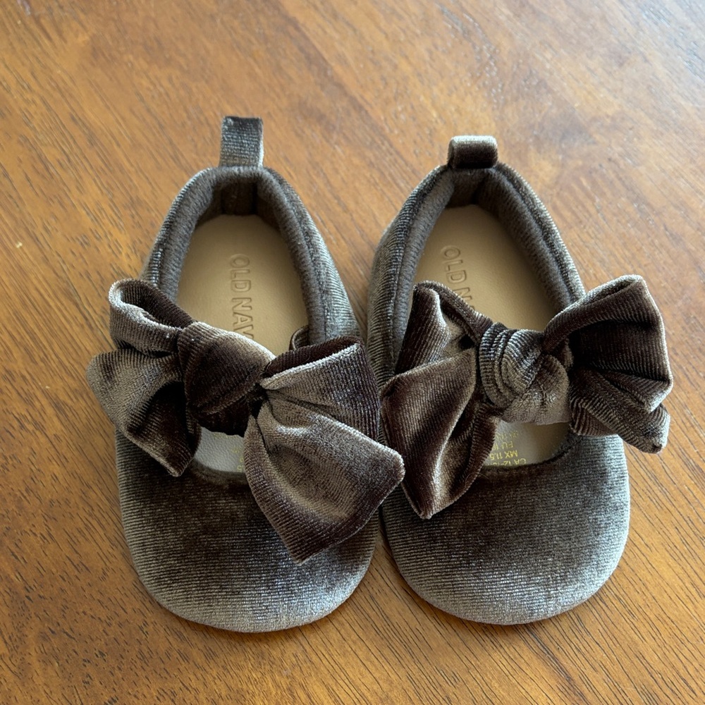Old Navy Brown Bow shoes